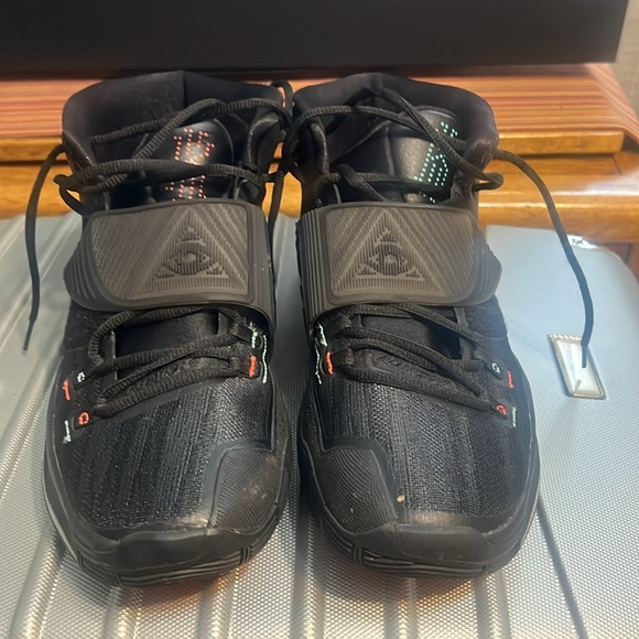 Kyrie 6, Shot Clock, Size 13. LIKE NEW! - Picture 2 of 5